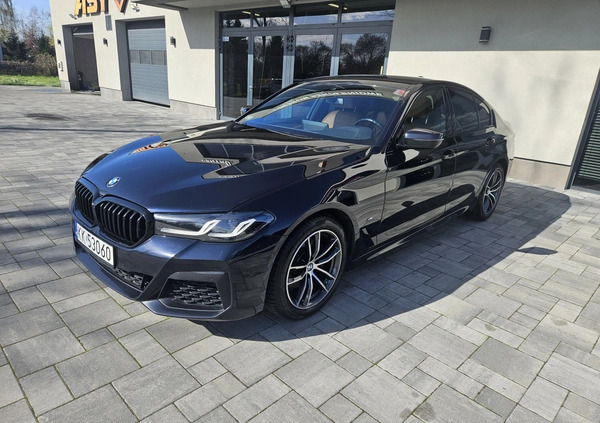 BMW Seria 5 cena 194900 przebieg: 110000, rok produkcji 2021 z Kraków małe 211